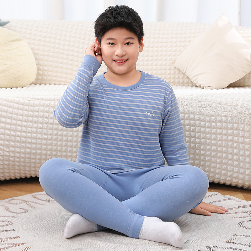 Gyerekek meleg otthoni ruházat szett, uniszex, 90% poliészter, puha kezelt anyag, csíkos és betűs minta, őszi-téli-tavaszi időszakokra