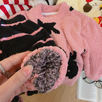 Gyerekeknek szóló féloldalas velúr pizsama készlet, uniszex, rajzfilm stílus, téli meleg