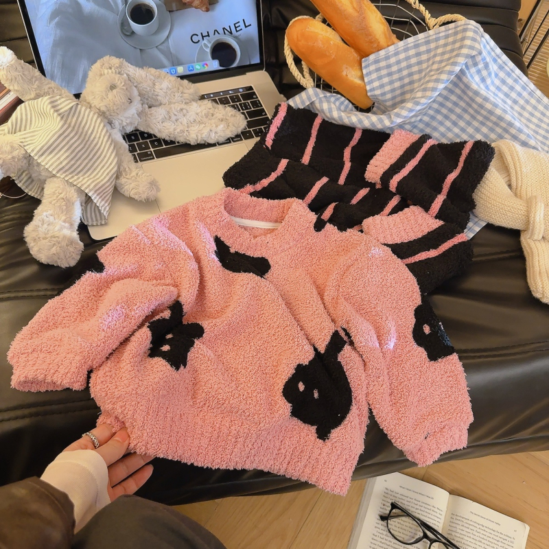 Gyerekeknek szóló féloldalas velúr pizsama készlet, uniszex, rajzfilm stílus, téli meleg