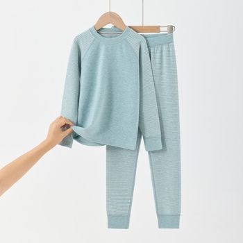 Dječji dvodijelni set pidžama, unisex, poliester velur tkanina, prugast uzorak, okrugli ovratnik, topao