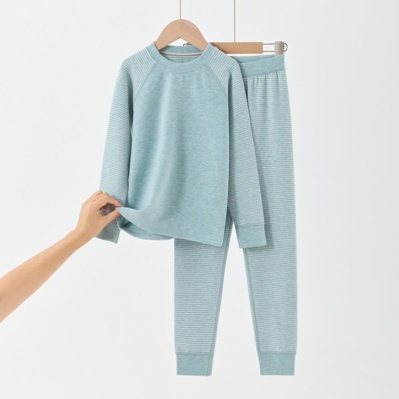 Dječji dvodijelni set pidžama, unisex, poliester velur tkanina, prugast uzorak, okrugli ovratnik, topao