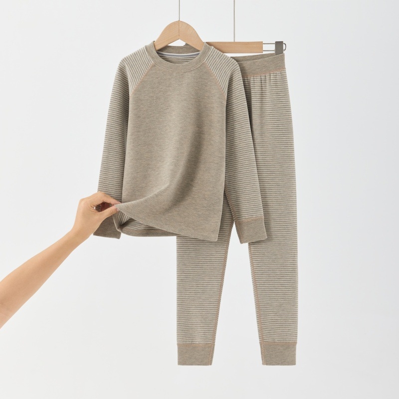 Dječji dvodijelni set pidžama, unisex, poliester velur tkanina, prugast uzorak, okrugli ovratnik, topao