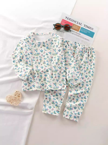 Gyerekeknek készült fleece melegítő készlet: uniszex, 95% poliészter, fleece anyag, minta karikatúra/betű, 3–8 éveseknek, téli otthoni ruházat