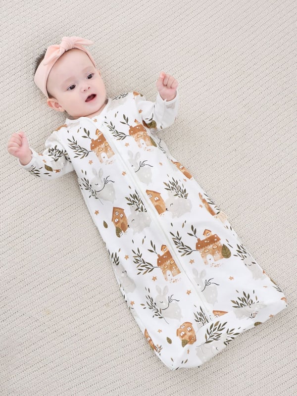 Kūdikio miego maišas – audinys ir pamušalas iš medvilnės ≥95%, užpildas medvilnė; keturi metų laikai; tinkama 1–3 metų vaikams, ilgis 80 cm; karikatūrų raštas