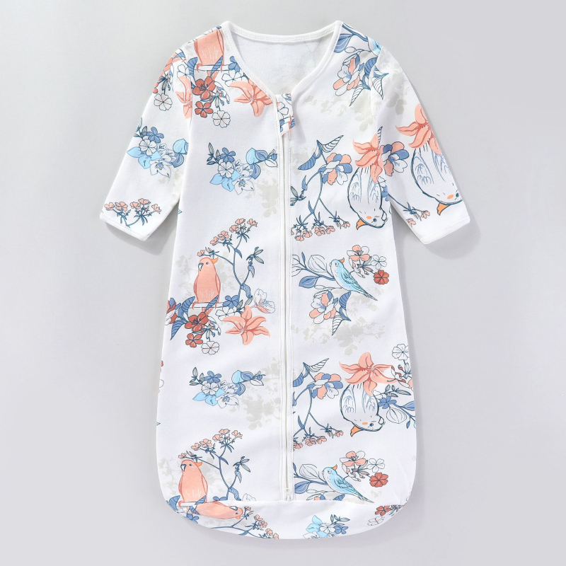 Kūdikio miego maišas – audinys ir pamušalas iš medvilnės ≥95%, užpildas medvilnė; keturi metų laikai; tinkama 1–3 metų vaikams, ilgis 80 cm; karikatūrų raštas