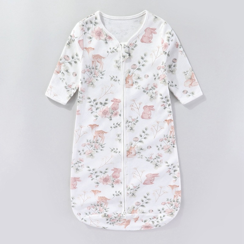 Kūdikio miego maišas – audinys ir pamušalas iš medvilnės ≥95%, užpildas medvilnė; keturi metų laikai; tinkama 1–3 metų vaikams, ilgis 80 cm; karikatūrų raštas