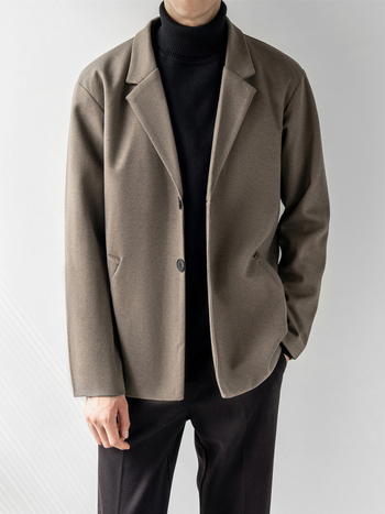 Meeste vabaajakostüümi jakk — vaba lõige, kahekohaline nupuvõti sulgumine, klassikaline kaelus, õmblustest taskud, polüesterkangas vooder