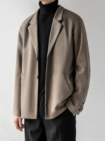 Meeste vabaajakostüümi jakk — vaba lõige, kahekohaline nupuvõti sulgumine, klassikaline kaelus, õmblustest taskud, polüesterkangas vooder