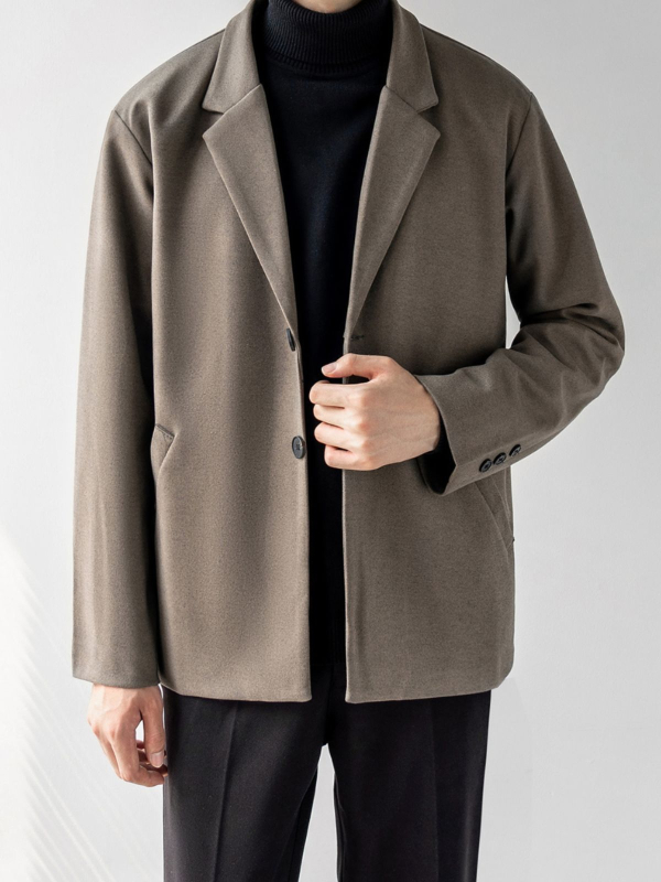 Meeste vabaajakostüümi jakk — vaba lõige, kahekohaline nupuvõti sulgumine, klassikaline kaelus, õmblustest taskud, polüesterkangas vooder