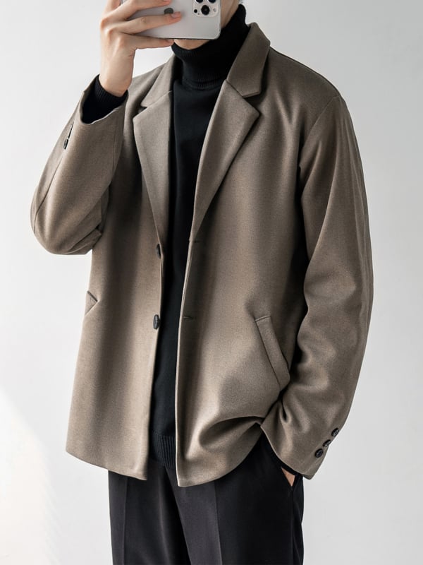 Meeste vabaajakostüümi jakk — vaba lõige, kahekohaline nupuvõti sulgumine, klassikaline kaelus, õmblustest taskud, polüesterkangas vooder