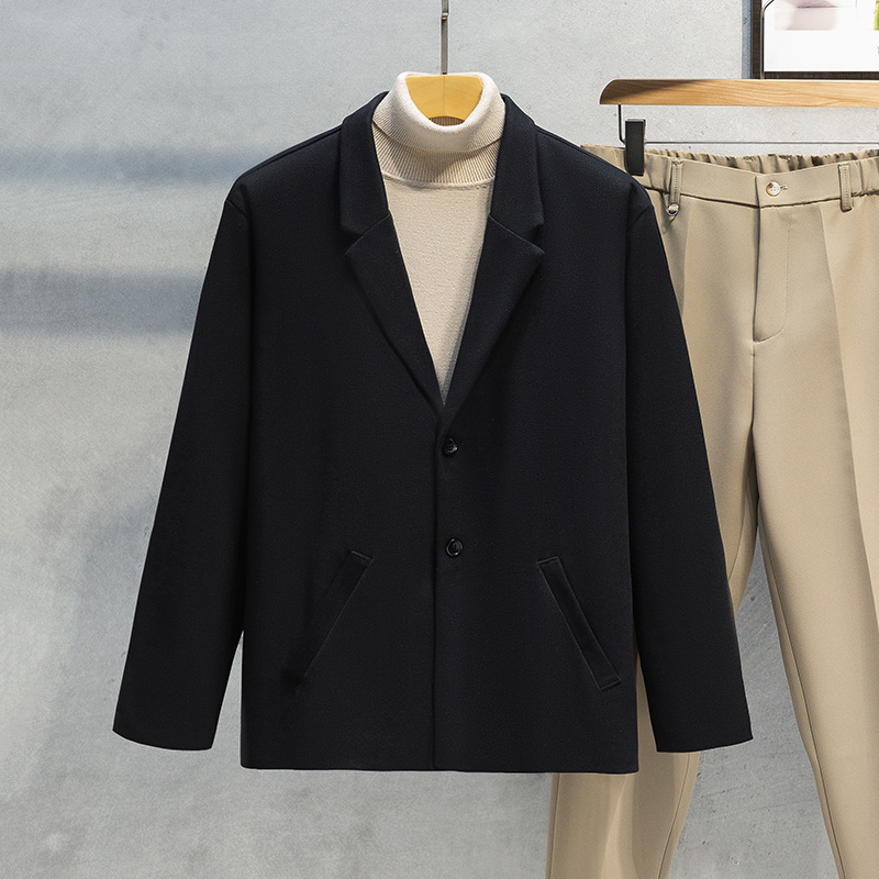 Meeste vabaajakostüümi jakk — vaba lõige, kahekohaline nupuvõti sulgumine, klassikaline kaelus, õmblustest taskud, polüesterkangas vooder