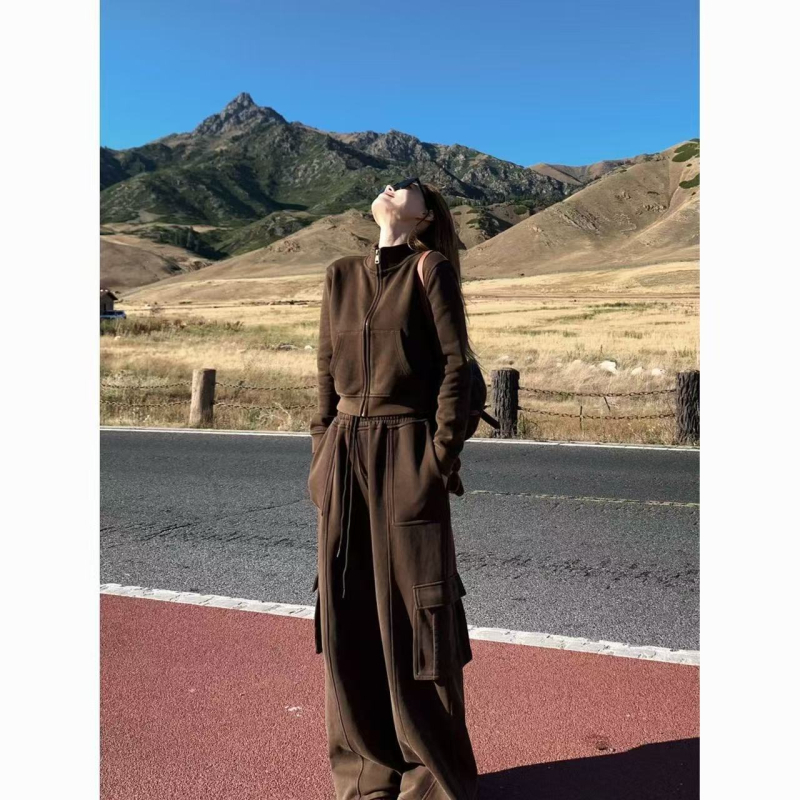Ženski američki retro sportski set za jesen, udoban kroj, ulični stil, sweatshirt s dugim rukavima i cargo hlače, dvodijelni casual komplet