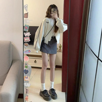 Дамско бейзболно яке със свободен силует, бейзболна яка, цип, полиестер