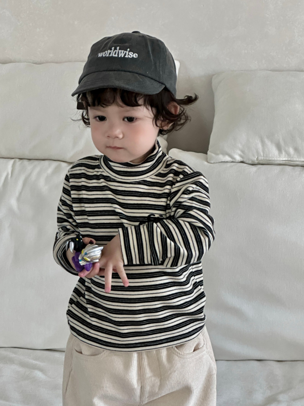 Koreai stílusú téli gyerek felső, csíkos, 95% pamut, kerek nyak