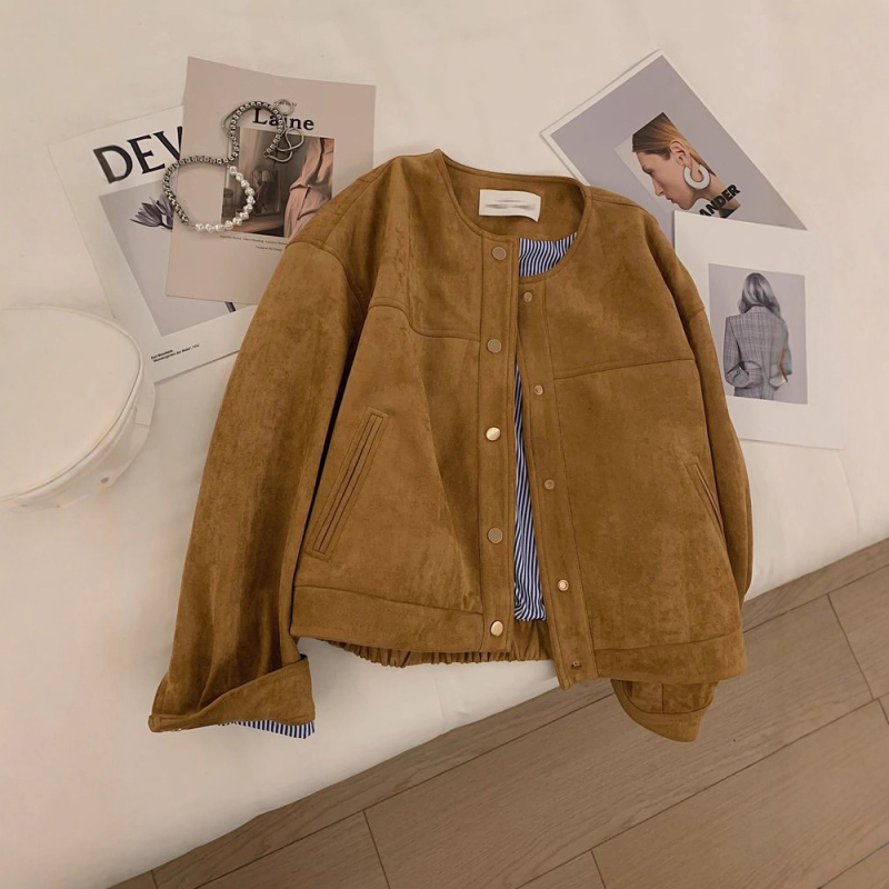 Женско късо яке от дива кожа велур, корейски стил, casual, полиестрова тъкан (70–80%), платка с катарами, колажна изработка