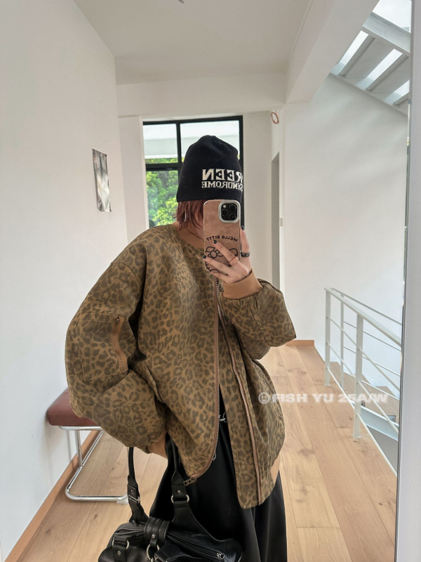 Fishyu леопардов принт деним подплатено бейзболно яке със свободен силует, цип