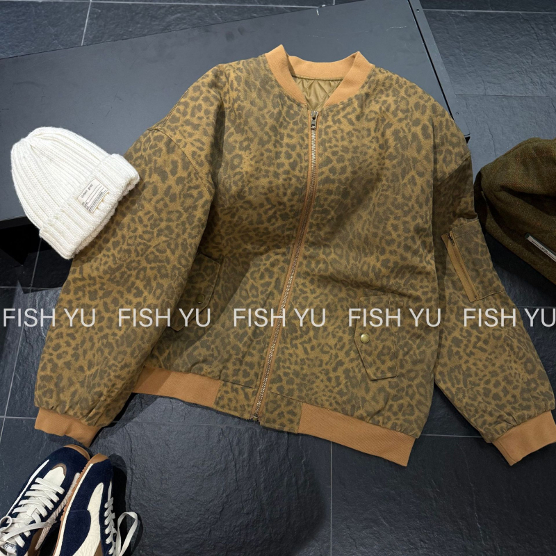 Fishyu леопардов принт деним подплатено бейзболно яке със свободен силует, цип