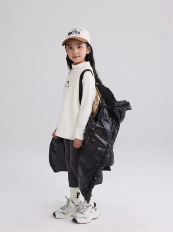 Gyermekeknek szóló tollkabát, uniszex, kacsa toll 95%+, középhosszú, elülső cipzárral, rögzített kapucnival