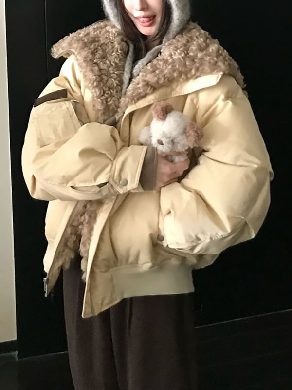 Páperová bunda s golierom z umelého kožušiny, výplň z bieleho kačacieho páperia, obsah páperia 86–90%, polyesterová tkanina, odnímateľný golier