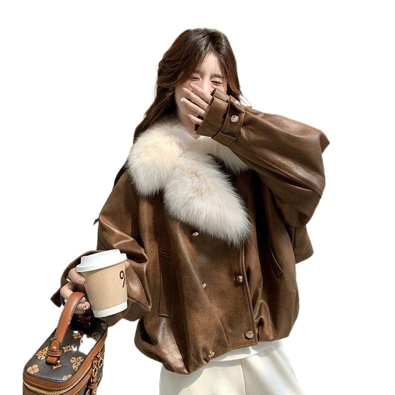 Női tollal töltött kabát nagy prémes gallérral, 2025 tavasz, kasmír keverék anyag, fehér kacsa tollal töltve, kasmírtartalom 56–60%, töltet 301–350 g