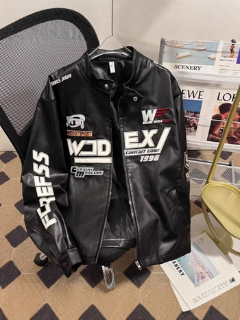 Muška PU kožna jakna, stojeći ovratnik, zatvarač, labavi kroj, bočni džepovi, podstava od poliestera, gradski stil proljeće-jesen