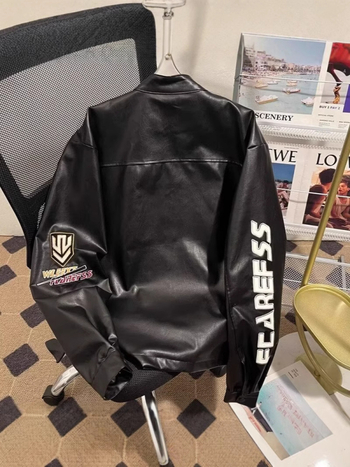 Muška PU kožna jakna, stojeći ovratnik, zatvarač, labavi kroj, bočni džepovi, podstava od poliestera, gradski stil proljeće-jesen