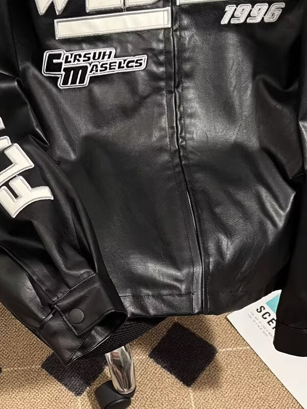 Muška PU kožna jakna, stojeći ovratnik, zatvarač, labavi kroj, bočni džepovi, podstava od poliestera, gradski stil proljeće-jesen