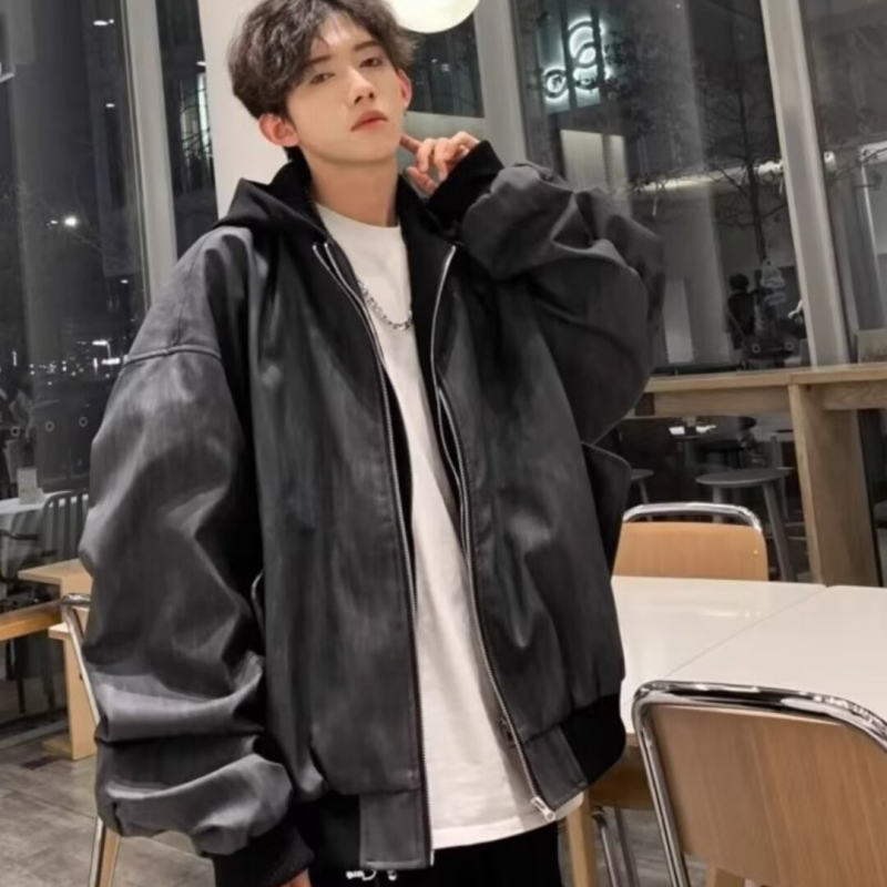 PU kožna jakna s kapuljačom, teksturirana površina, labav kroj, zip zatvarač, bočni džepovi - Jesen 2024