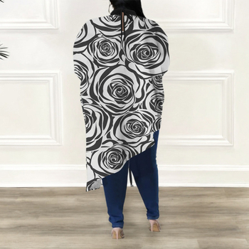 Дамски топ с флорален дигитален принт върху полиестер, дълги ръкави, висока яка, несиметричен подгъв