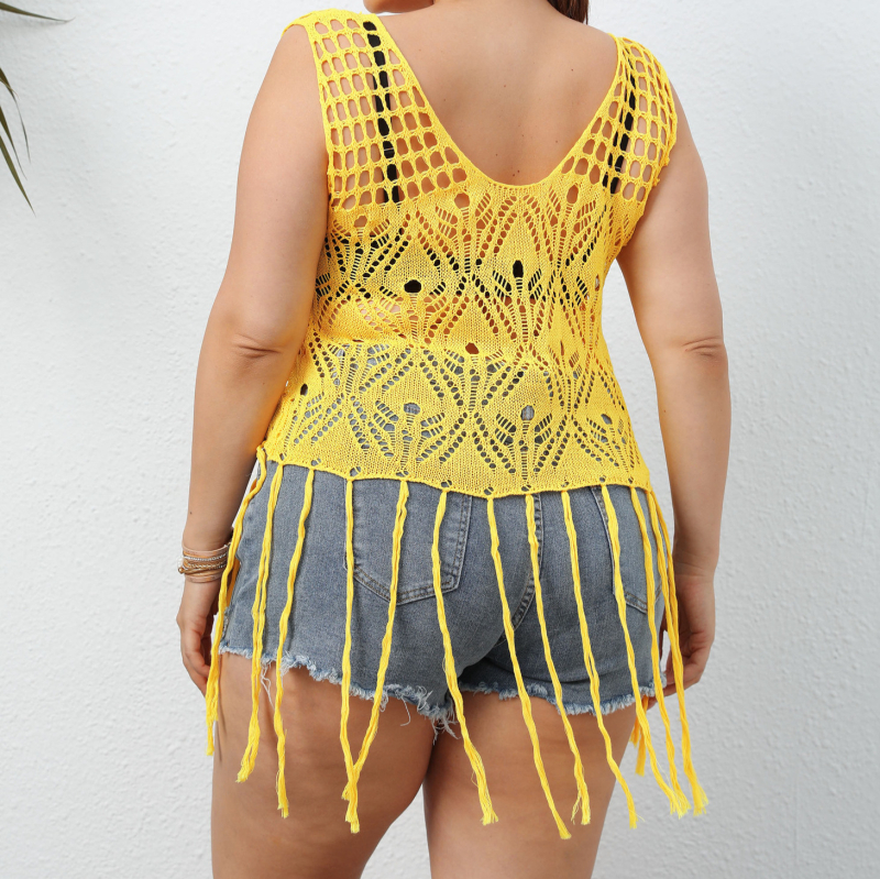 Безръкав жилет с V-образно деколте и детайли с изрязани ресни, полиестерна тъкан