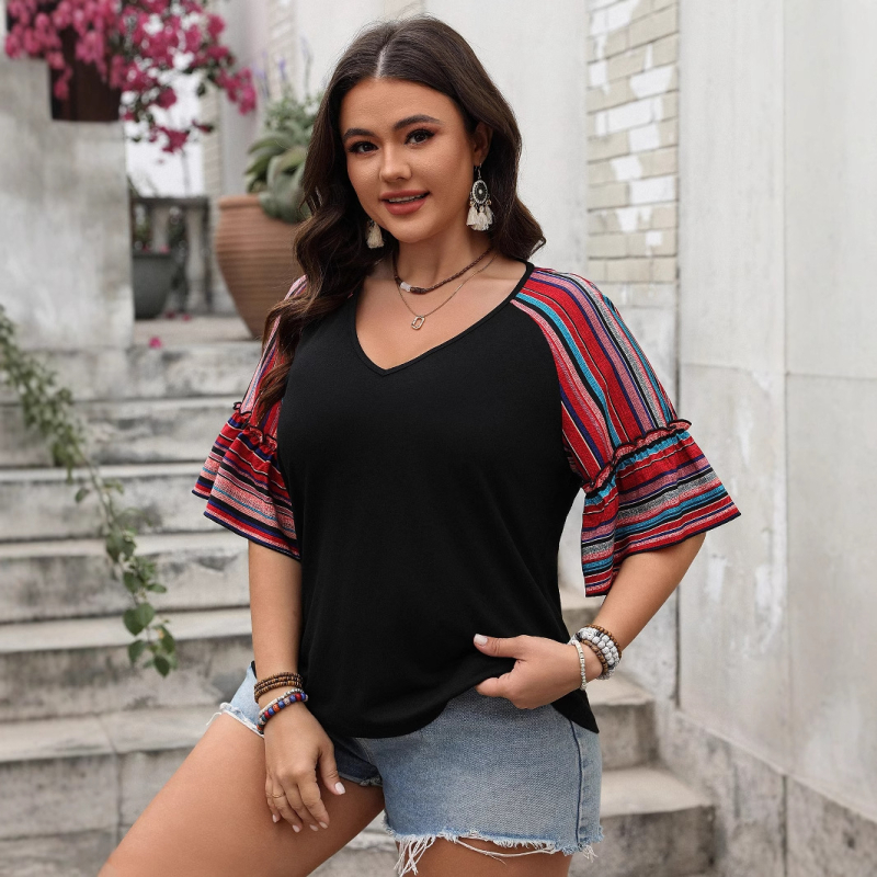 Дамски топ със свободна кройка и V-образно деколте, панелни вложки, къс ръкав, полиестер