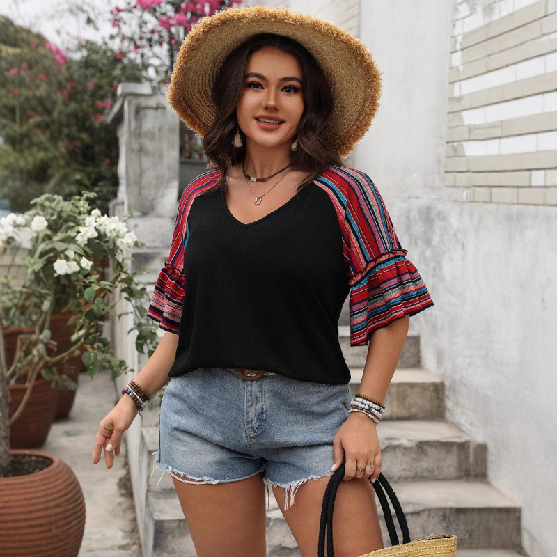 Дамски топ със свободна кройка и V-образно деколте, панелни вложки, къс ръкав, полиестер