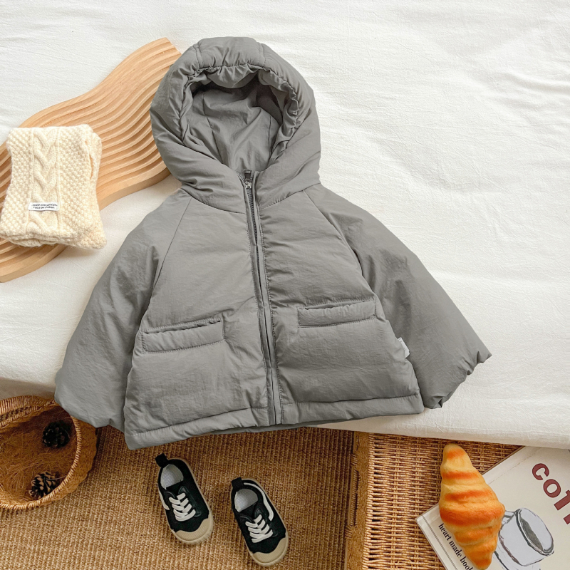 Gyerek téli pehelykabát kapucnival, Koreai stílus, laza szabás, nylon külső anyag, kacsapelyhet töltet, középmagas hossz