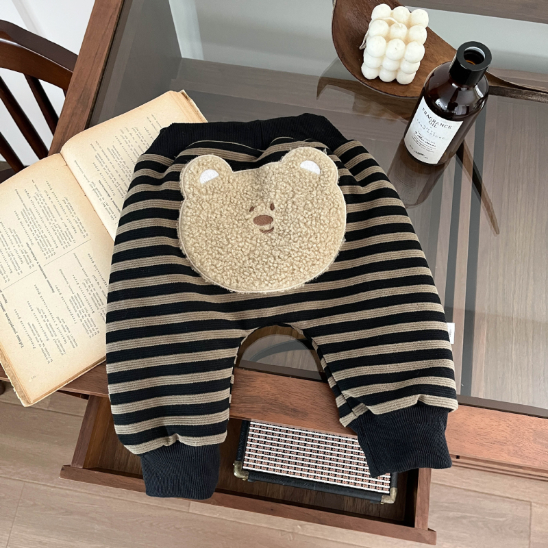 Gyerek téli pehelykabát kapucnival, Koreai stílus, laza szabás, nylon külső anyag, kacsapelyhet töltet, középmagas hossz