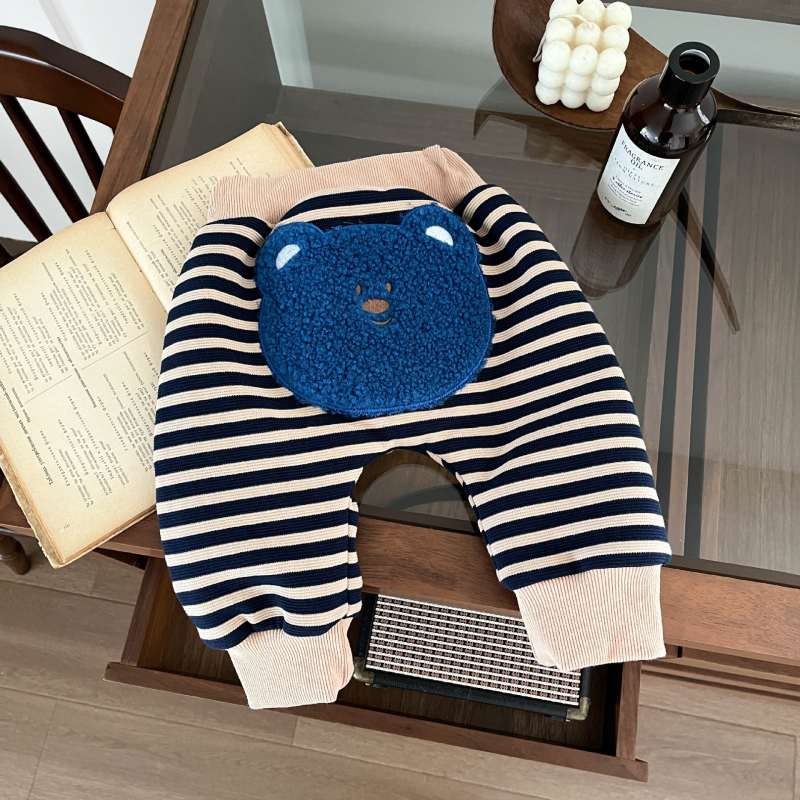 Gyerek téli pehelykabát kapucnival, Koreai stílus, laza szabás, nylon külső anyag, kacsapelyhet töltet, középmagas hossz