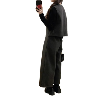 Жилетно-панталонен костюм в стил Chanel, със широки крачоли, през пролет 2025 г., панталони до три четвърти, PVC основна материя