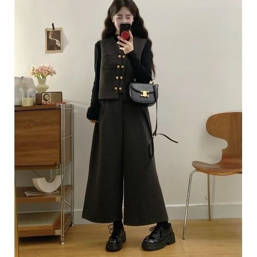 Жилетно-панталонен костюм в стил Chanel, със широки крачоли, през пролет 2025 г., панталони до три четвърти, PVC основна материя