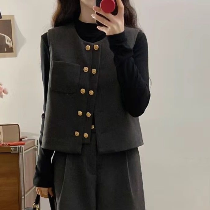 Жилетно-панталонен костюм в стил Chanel, със широки крачоли, през пролет 2025 г., панталони до три четвърти, PVC основна материя