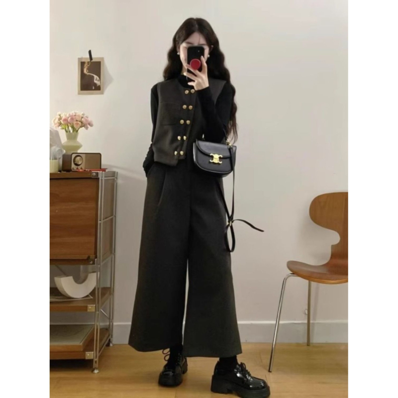 Жилетно-панталонен костюм в стил Chanel, със широки крачоли, през пролет 2025 г., панталони до три четвърти, PVC основна материя