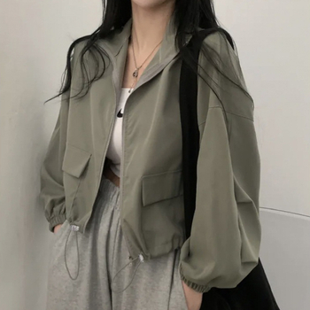 Късо дамско полиестерово бейзболно яке с цип, яка с ревер, регулярни ръкави, едноцветен дизайн, колаж панели, японски и корейски ежедневен стил, лятна колекция 2024