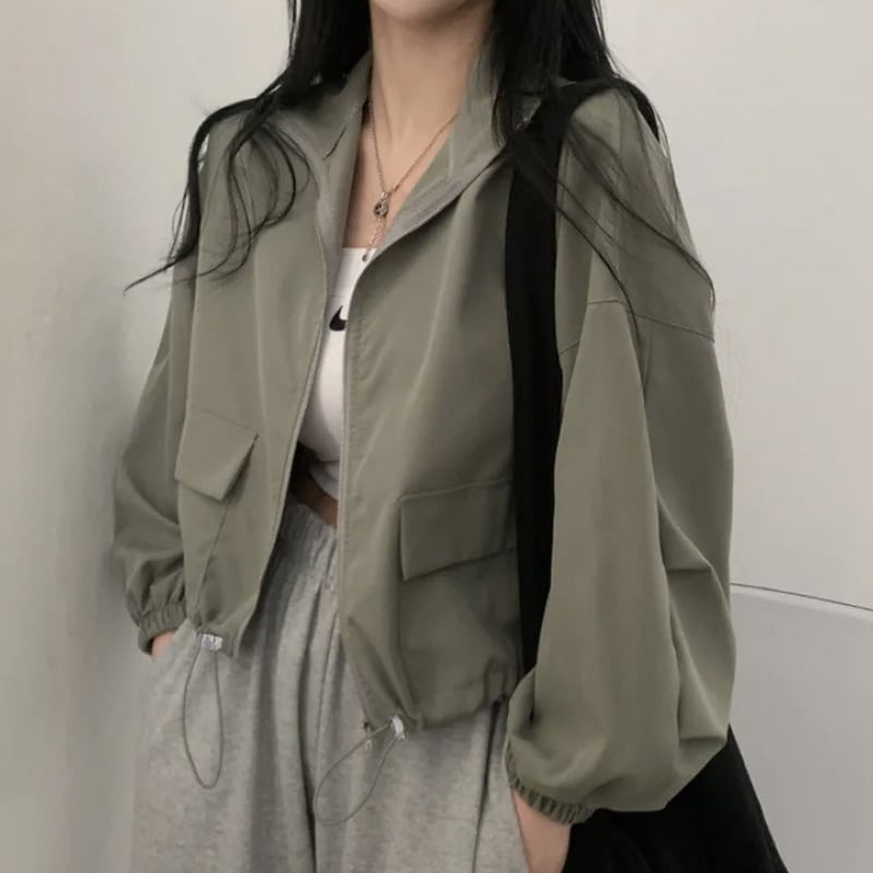 Късо дамско полиестерово бейзболно яке с цип, яка с ревер, регулярни ръкави, едноцветен дизайн, колаж панели, японски и корейски ежедневен стил, лятна колекция 2024