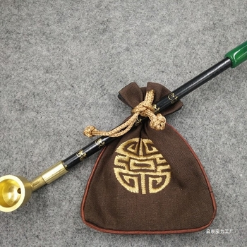 Veca tabakas pīpe ar latūnas trauku un agat rokturi, kompakta