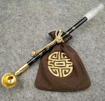 Veca tabakas pīpe ar latūnas trauku un agat rokturi, kompakta