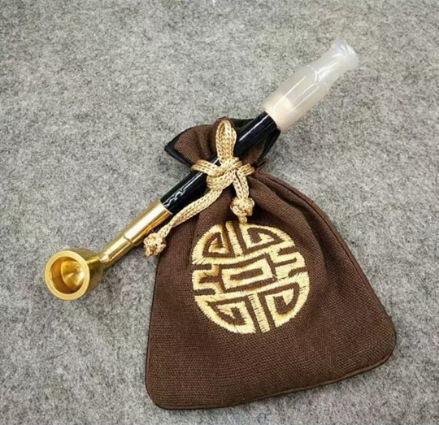 Veca tabakas pīpe ar latūnas trauku un agat rokturi, kompakta