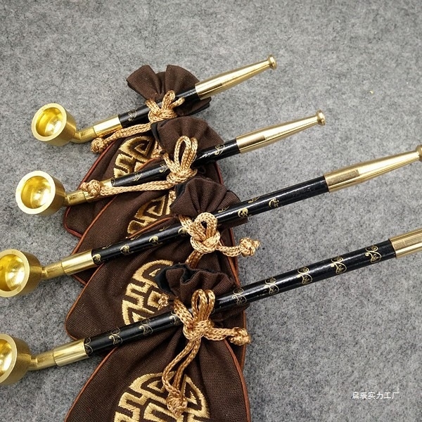 Veca tabakas pīpe ar latūnas trauku un agat rokturi, kompakta