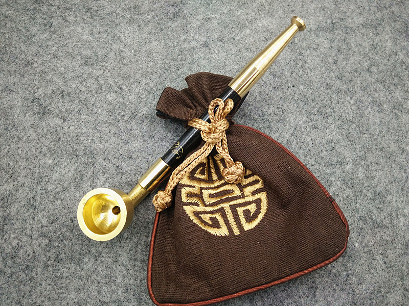 Veca tabakas pīpe ar latūnas trauku un agat rokturi, kompakta