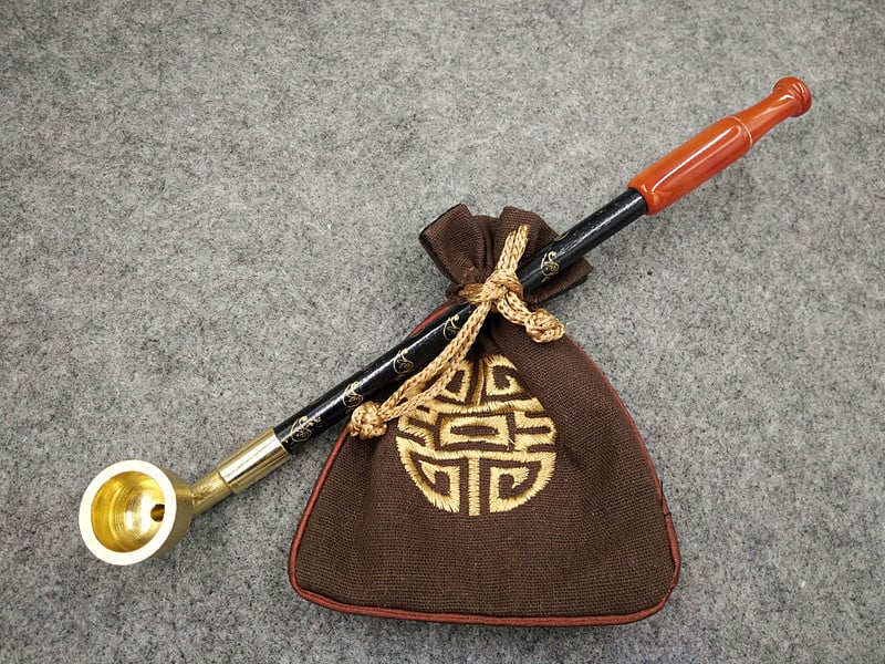 Veca tabakas pīpe ar latūnas trauku un agat rokturi, kompakta