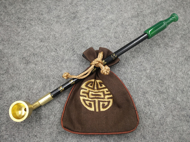 Veca tabakas pīpe ar latūnas trauku un agat rokturi, kompakta