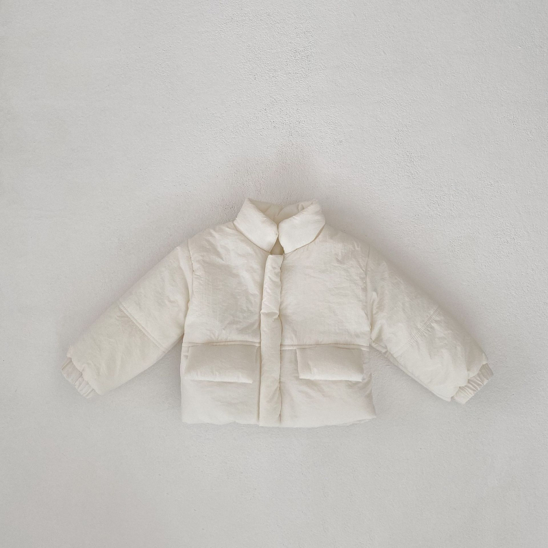 Bērnu ziemas jaka no poliesteru, ar augstu apkakli, aizdare ar vienu rindu pogām, iekšējā odere poliesteris, 1–3 gadi.