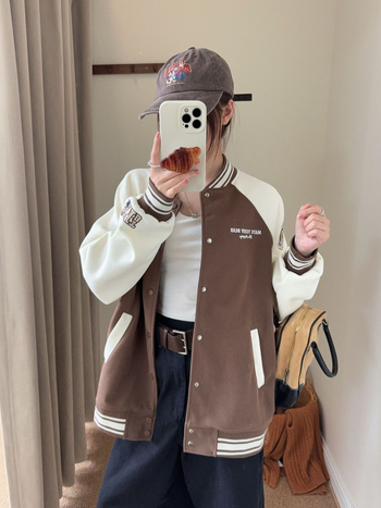 Дамско яке в американски колежански стил с цветни блокове, памучна материя и бродерия, стоечна яка, свободна кройка